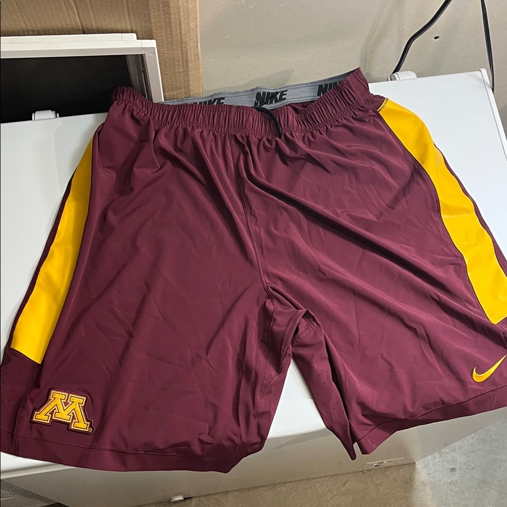 NIKE UNIVERSITY OF MINNESOTA DRI FIT ATHLETIC SHORTS | MENS XL